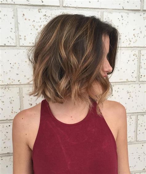 Brown Bob With Caramel Highlights Ideias De Cabelo Cabelo Curto Com