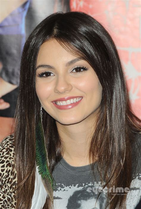 Victoria Justice Victorious Cd Signing In Duarte Ca August 13