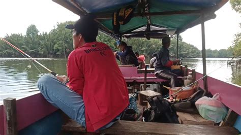 Fishing On The Ocean Serunya Mancing Di Laut Pemandangan Alam Yang