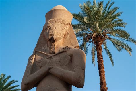 Estatua De Rams S Ii En El Templo De Karnak Foto De Archivo Imagen De