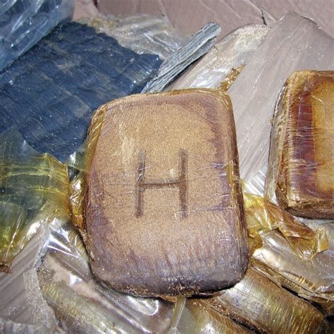 Palermo Le Dosi Di Hashish Nascoste Sotto Una Mattonella Arrestato