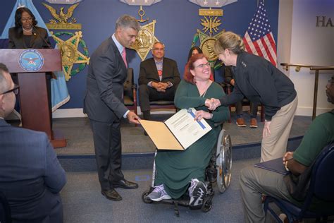 Dla Employees Receive Dod Disability Awards Defense Logistics Agency News Article View