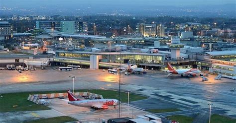 Manchester Airport (MAN) Live Flight Arrivals - Flightradars24.co.uk