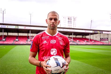 Ligue Slimani Rejoint Officiellement Brest Sunusport Site