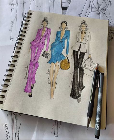 Pin De Fernanda Carreras Em Design Em 2021 Desenho De Moda Caderno De Croquis De Moda