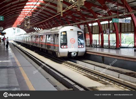 New Delhi India October 2023 Delhi Metro Train Arriving Jhandewalan ...