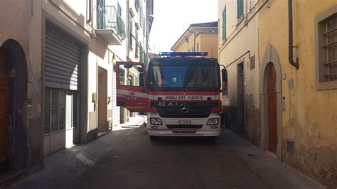 Fiamme In Appartamento Famiglie Evacuate