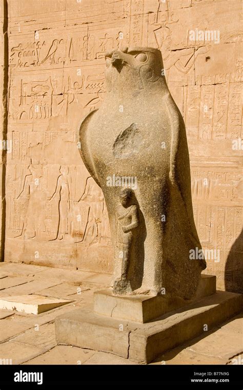 Statue Of Horus Hi Res Stock Photography And Images Alamy