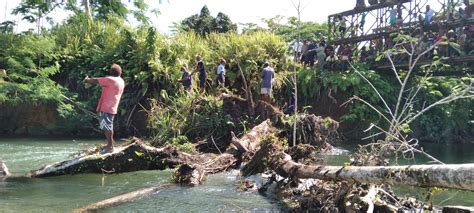 Police Remove A Dead Body Found Underneath Fiu Bridge In Malaita Province Royal Solomon