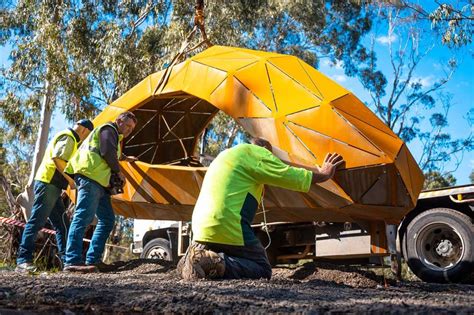 New Eltham Gateway Sculpture Lifted Into Place Victorias Big Build