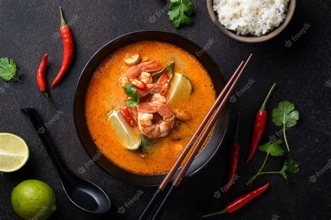 Premium Photo Tom Yum Kung Spicy Thai Soup With Shrimp In A Black Bowl On A Dark Surface Top View