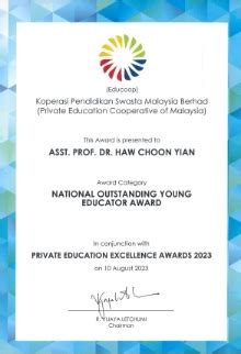 Dr Haw Choon Yian Receives Private Education Excellence Awards