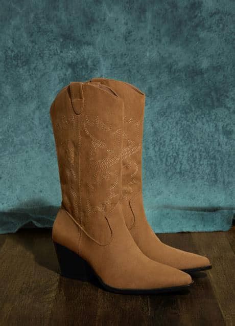 Los Botines Cowboy Son Imprescindibles En Tus Looks Esta Temporada Y