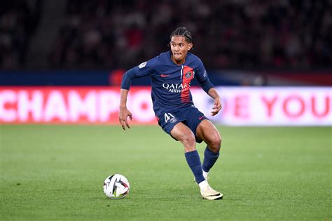 Senny Mayulu Signe Son Premier Contrat Professionnel Avec Le Psg