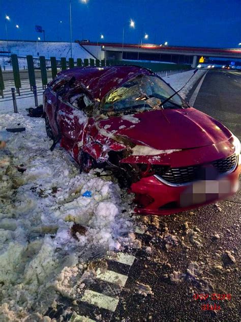 Zderzenie dwóch aut na A1 trzy osoby poszkodowane Częstochowskie Drogi