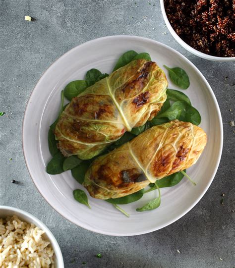 Piatto Equilibrato Involtini Di Verza Ripieni Di Verdure E Cereali