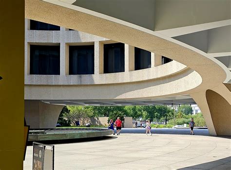 Hirschhorn Gallery Courtyard E David Luria Flickr