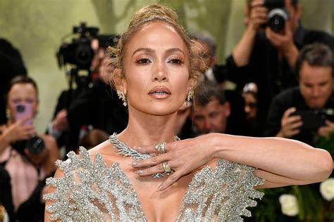 Jennifer Lopez Glamurosa En Ny Y Con Estilo En Par S Junto A Su Hija