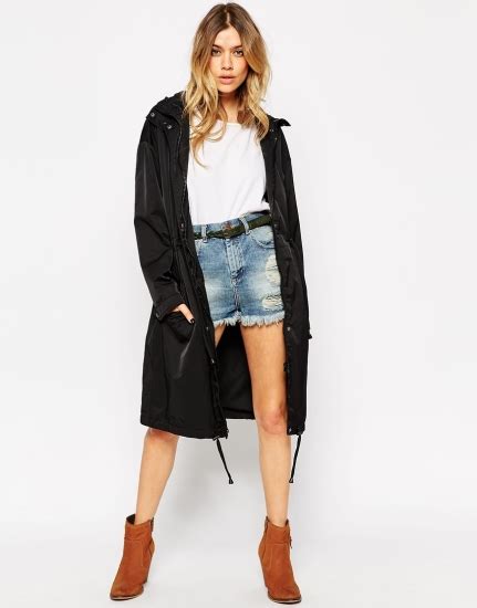 3 Types Of Raincoats That Will Make You Look Gorgeous In The Rain