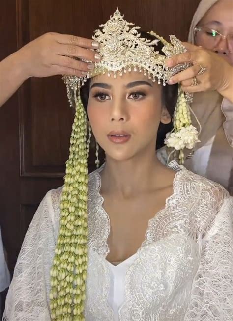 Gaya Dan Makeup Adinda Thomas Saat Akad Nikah