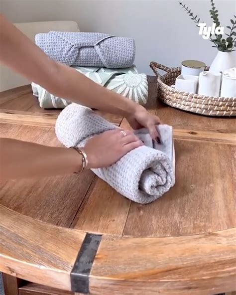 Rolling Bath Towels Towel This Is Such A Fancy Way To Fold