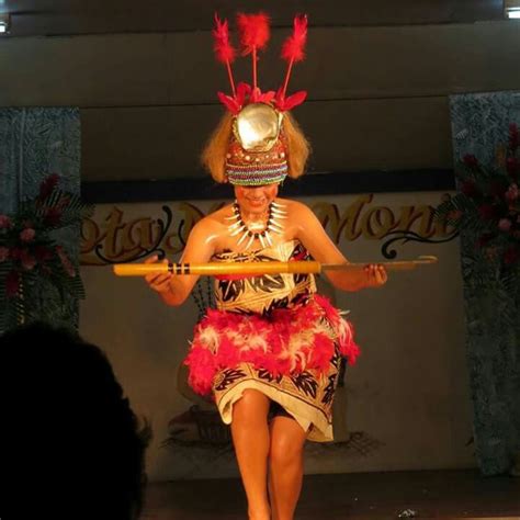 Samoan Dancer Polynesian Dance Samoan Clothing Traditional Dance