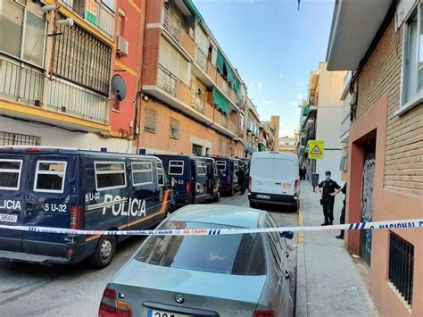 La Policía Desaloja A 40 Okupas Que Vivían En Dos Edificios De