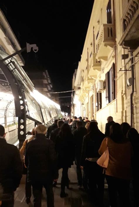 Bruciata Panetteria Appena Inaugurata La Manifestazione Di Solidariet