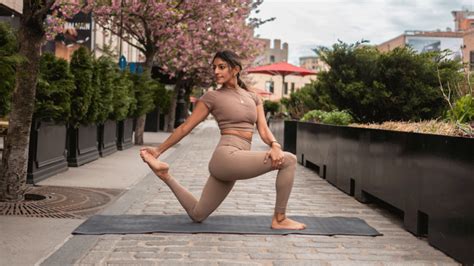 Una Pr Ctica De Yoga Matutina De Minutos Para La Zona Lumbar