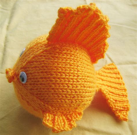 tiny fish knitting pattern  carrie hernandez blog