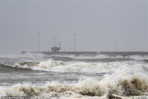 Hurricane Hanna Strikes Texas Leaving 35000 Without Power And Flooding