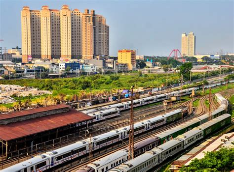 spin  adhi karya punya anak usaha  tod  hotel