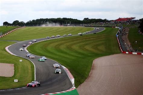 30 Cars For Three Hour Race At Donington Park