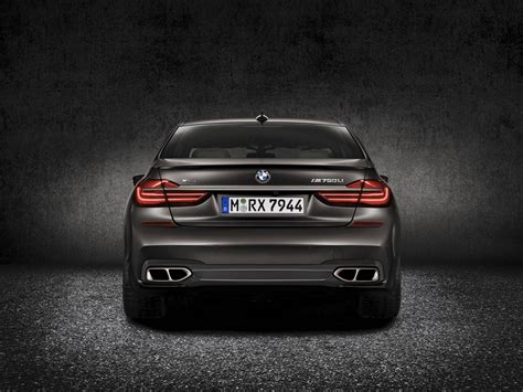 Official 2017 BMW M760Li XDrive V12 GTspirit