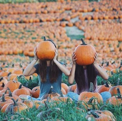 15 Fall Photoshoot Ideas To Get Some Serious Inspo Society19 Fall