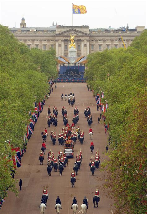 Diamond Jubilee Crowds Cheer Royal Carriage Procession