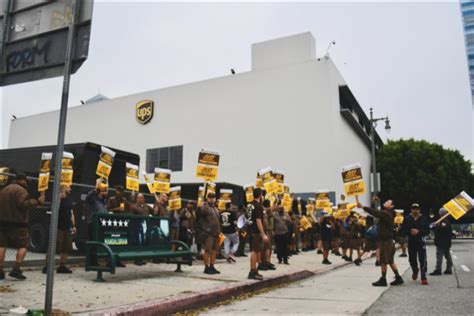 Teamsters Reach Tentative Agreement With Ups For Contract