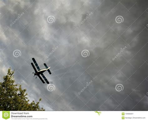 Old Plane Flying And Spraying The Crops Stock Image Image Of Engine