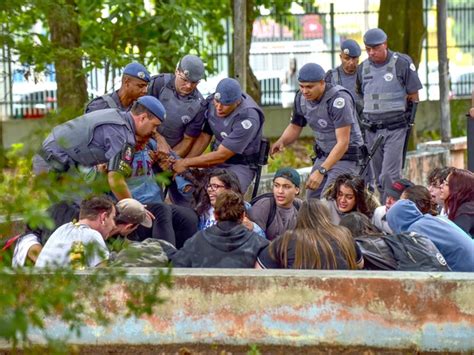 G1 Após intervenção da PM escola é desocupada na zona sul de São