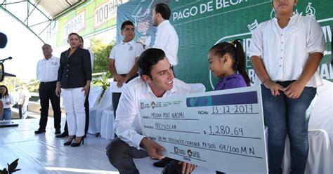 Más de 2 mil alumnos beneficiados con becas Remberto Estrada La