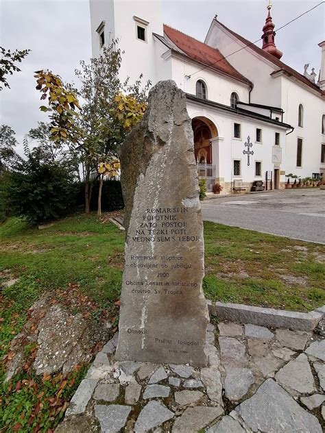 Spomenik Na Obnovljene Stopnice Hikuk