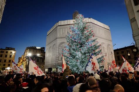 Natale Accensione Dell Albero In Streaming E Sulle Piattaforme Social