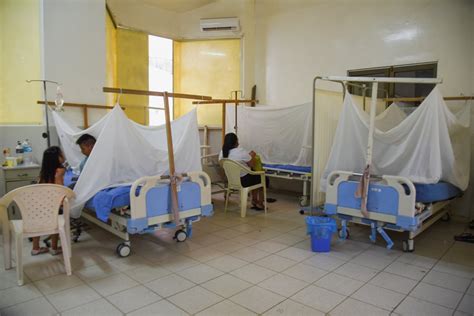 Hospital Santa Rosa Colapsa Ante El Aumento De Casos De Dengue En Piura