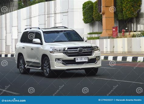 Toyota Land Cruiser 200 Vx R V8 Awd Suv Editorial Photography Image