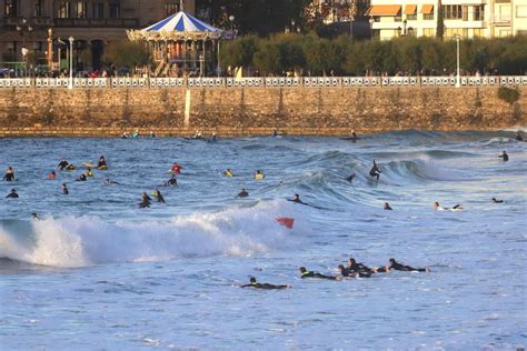 Fotos Aprovechando El Buen Tiempo Y Las Olas El Diario Vasco