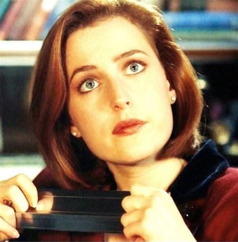 Pin By Elena Broscaru On X Files X Files Mulder Scully Gillian Anderson