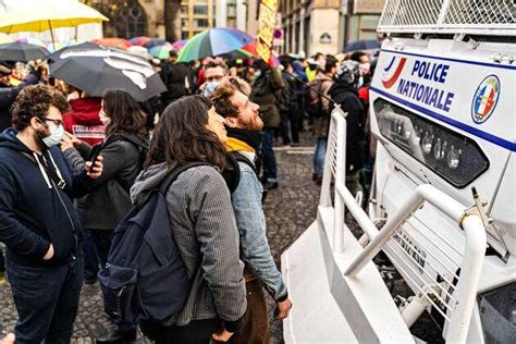 Marche Des Pouvoirs Yellow Vests Protest In Paris On The