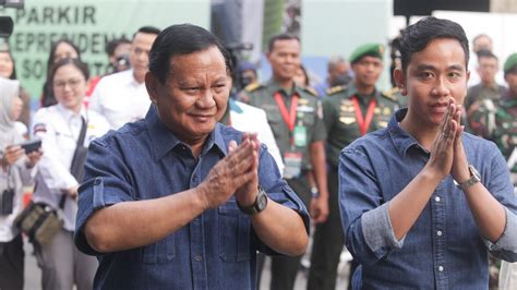 Foto Gibran Cawapres Prabowo Survei Persen Tak Setuju Jokowi