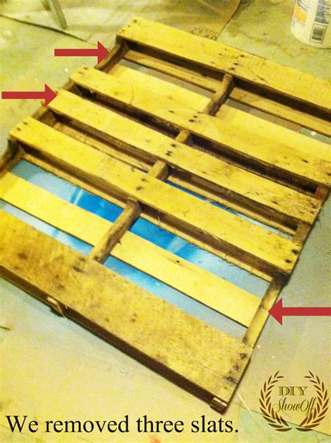 DIY Pallet Shelf TutorialDIY Show Off ™ – DIY Decorating and Home Improvement Blog