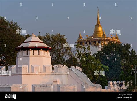 Goldener berg tempel Fotos und Bildmaterial in hoher Auflösung